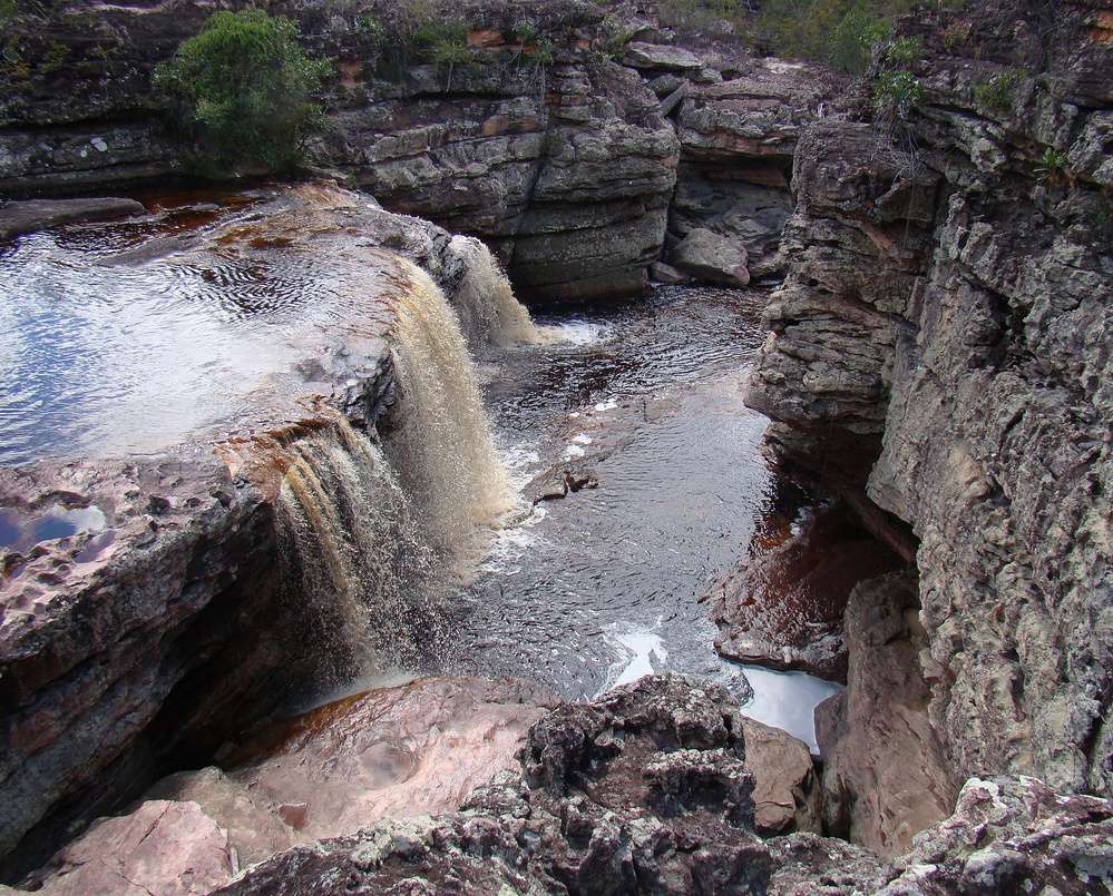A Cachoeira das Orquídeas em um dia nublado.