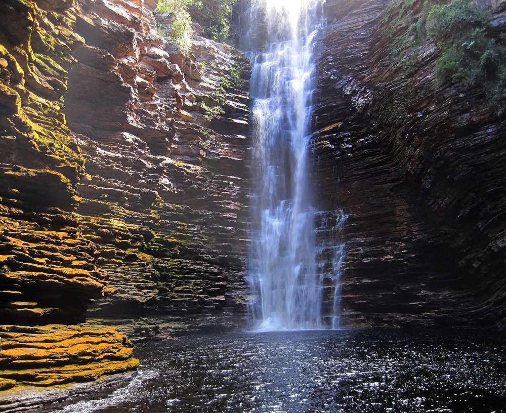 A Cachoeira do Buracão em um dia ensolarado.