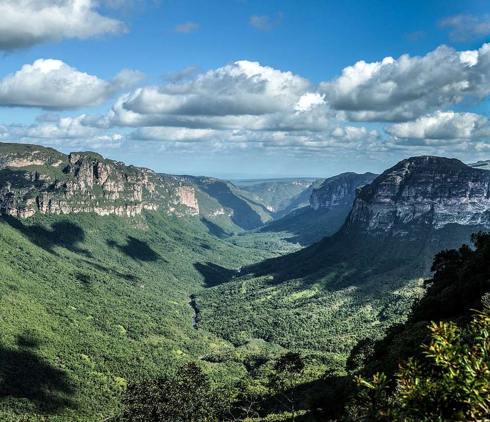 Paisagem do Vale do Pati durante o dia.