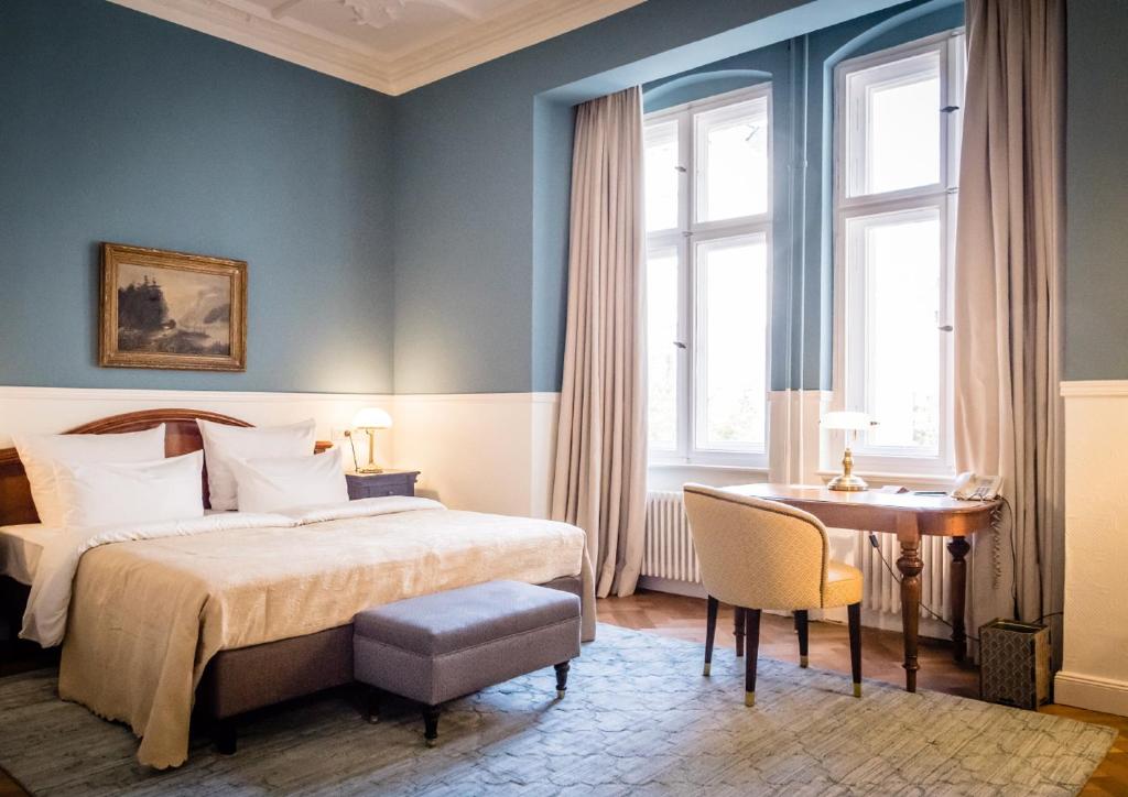 Henri Hotel