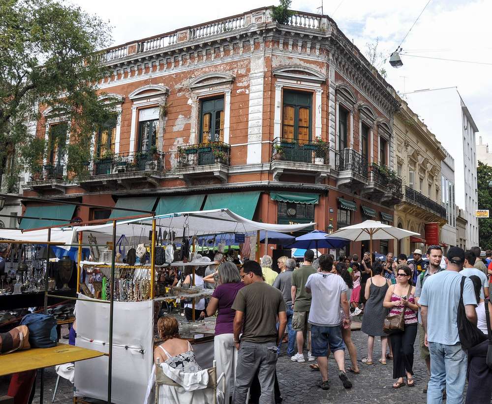 A Feira de San Telmo acontecendo na Plaza Dorrego.
