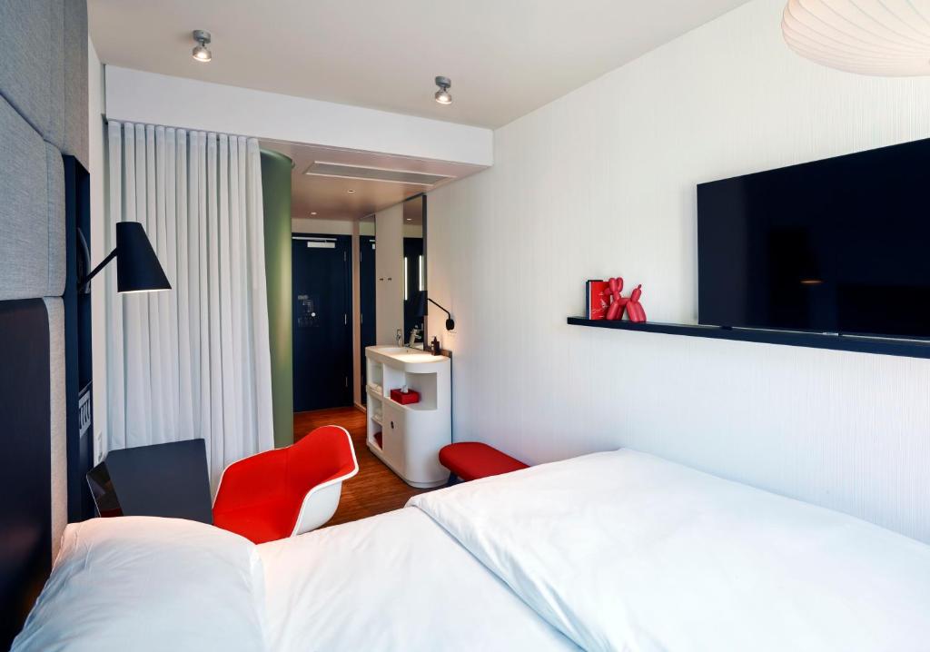 citizenM Los Angeles Downtown