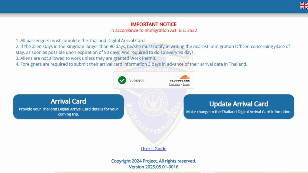 Aviso de imigração tailandês informando que todos os passageiros devem preencher o Thailand Digital Arrival Card, com orientações sobre prazos de estadia e restrições para trabalho no país.