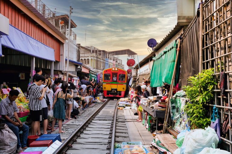 Maeklong Railway Market: guia prático sobre o Mercado do Trem