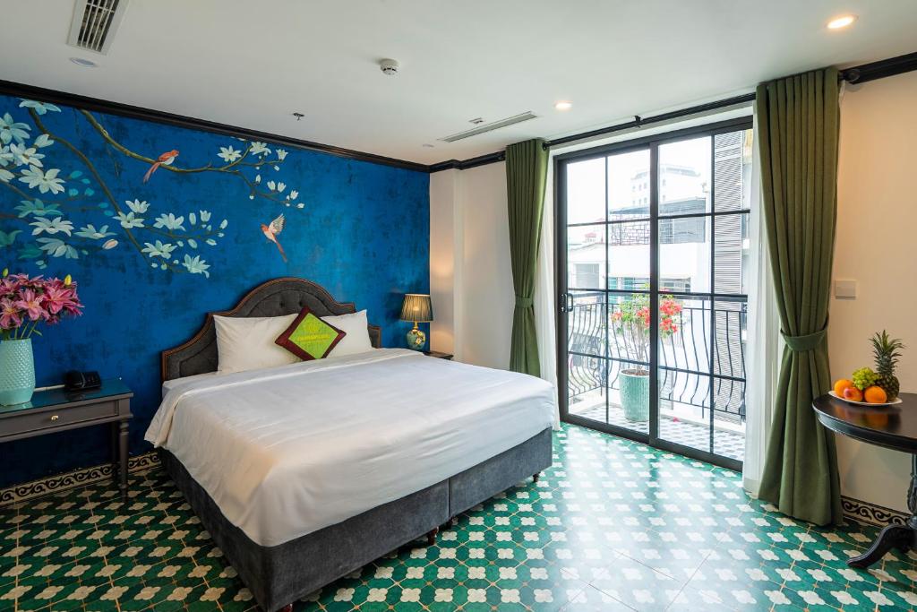 Charmpearl Hotel & Suites