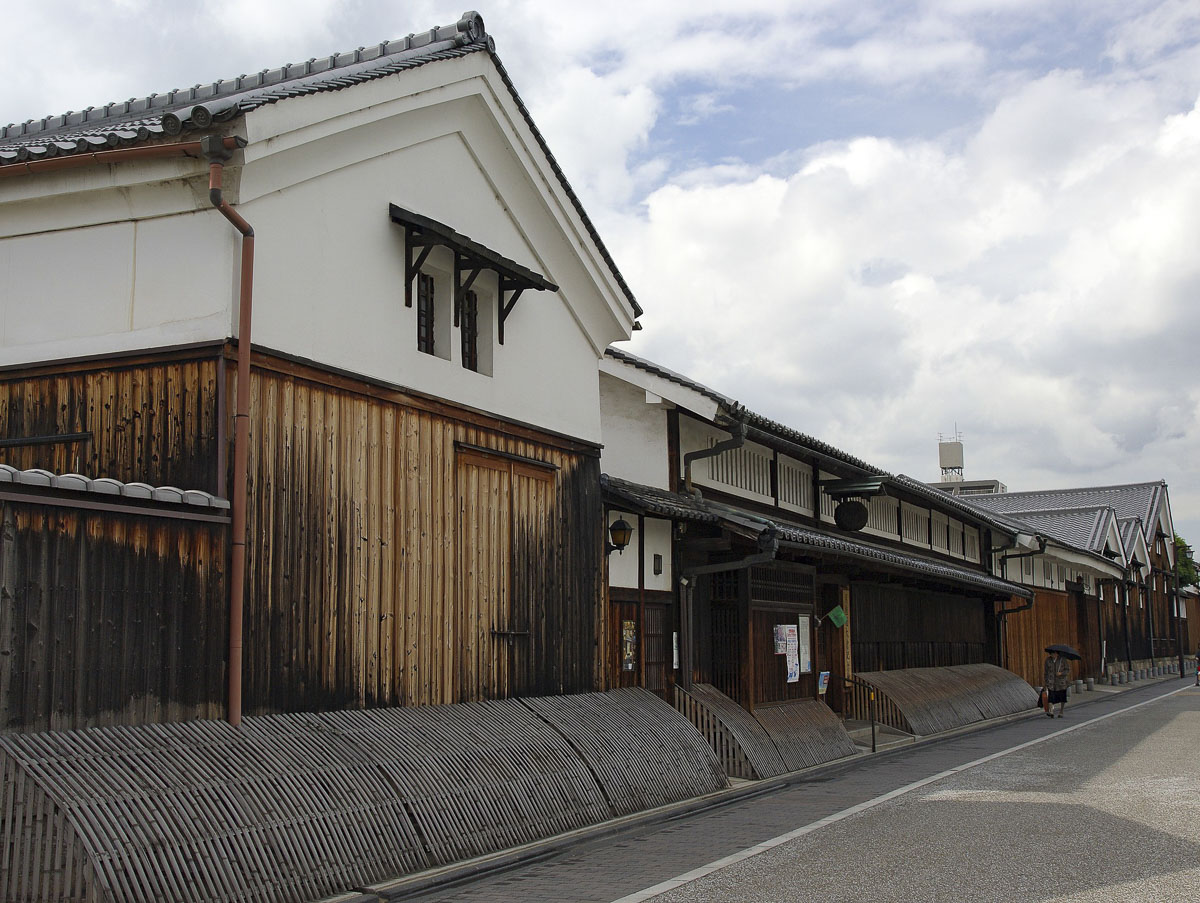 Casas tradicionais de madeira do Museu do Saquê Gekkeikan Okura em Kyoto