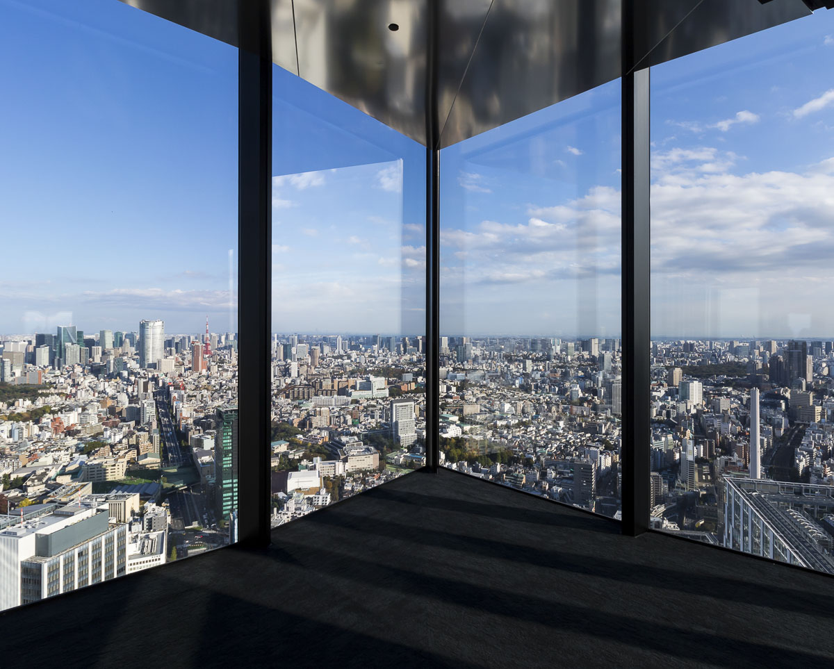Vista panorâmica de Tokyo a partir do Shibuya Sky, com prédios até o horizonte.