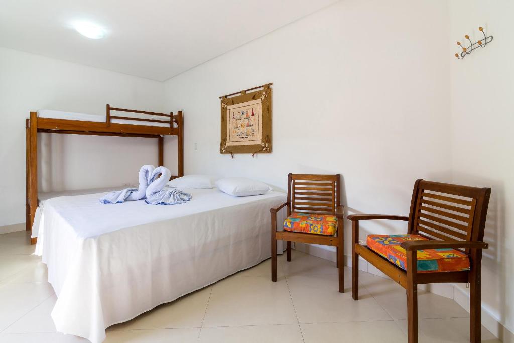 Quarto da Aldeia da Lagoinha em Ubatuba com cama de casal e beliche