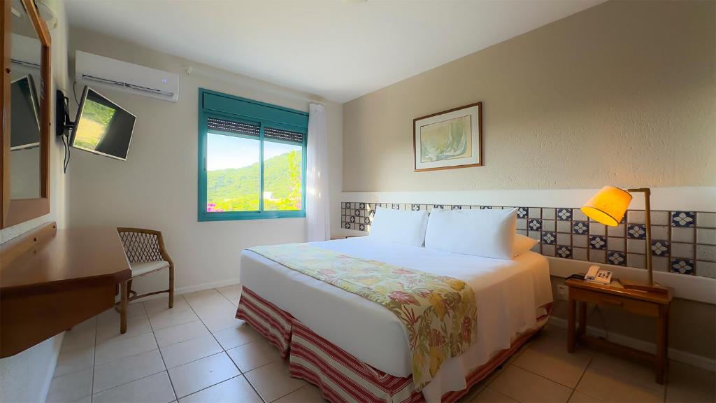Quarto do Costão do Santinho Resort All Inclusive em Florianópolis com vista para as montanhas