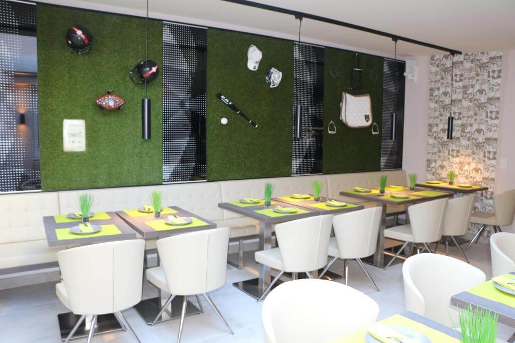 Restaurante do Star Apart Hotel Sachsenhausen em Frankfurt com decoração inspirada em esportes