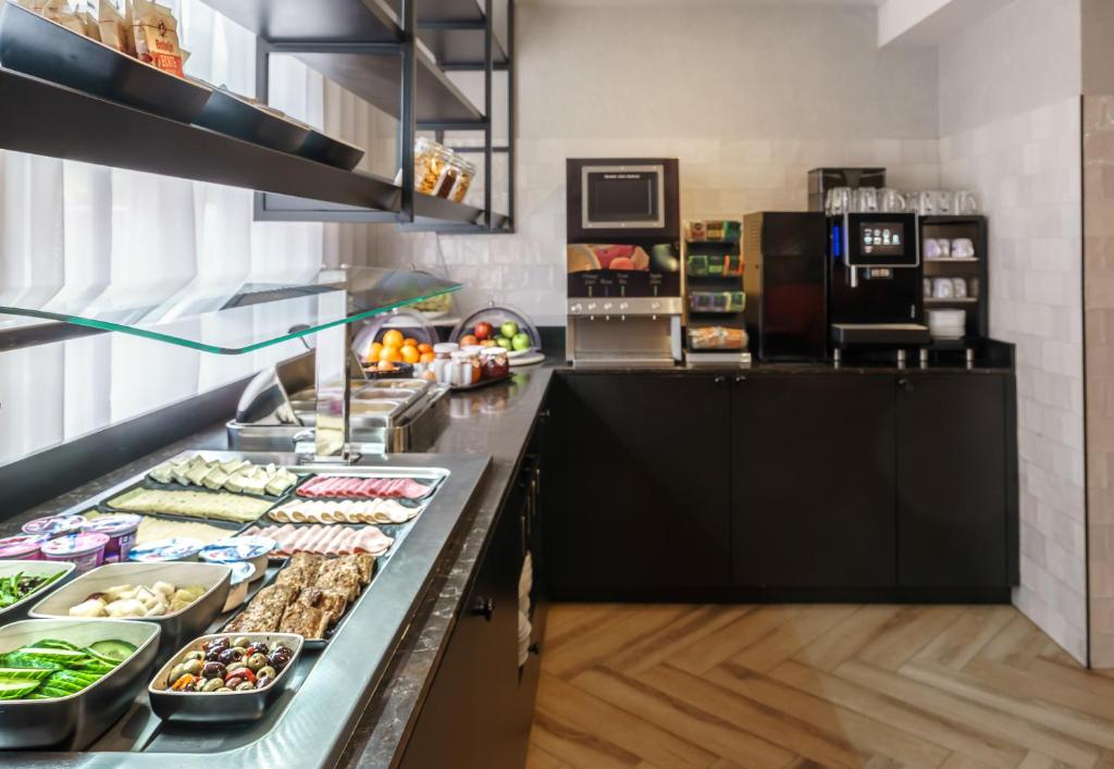 Buffet de café da manhã do Krisotel, em Amsterdam.