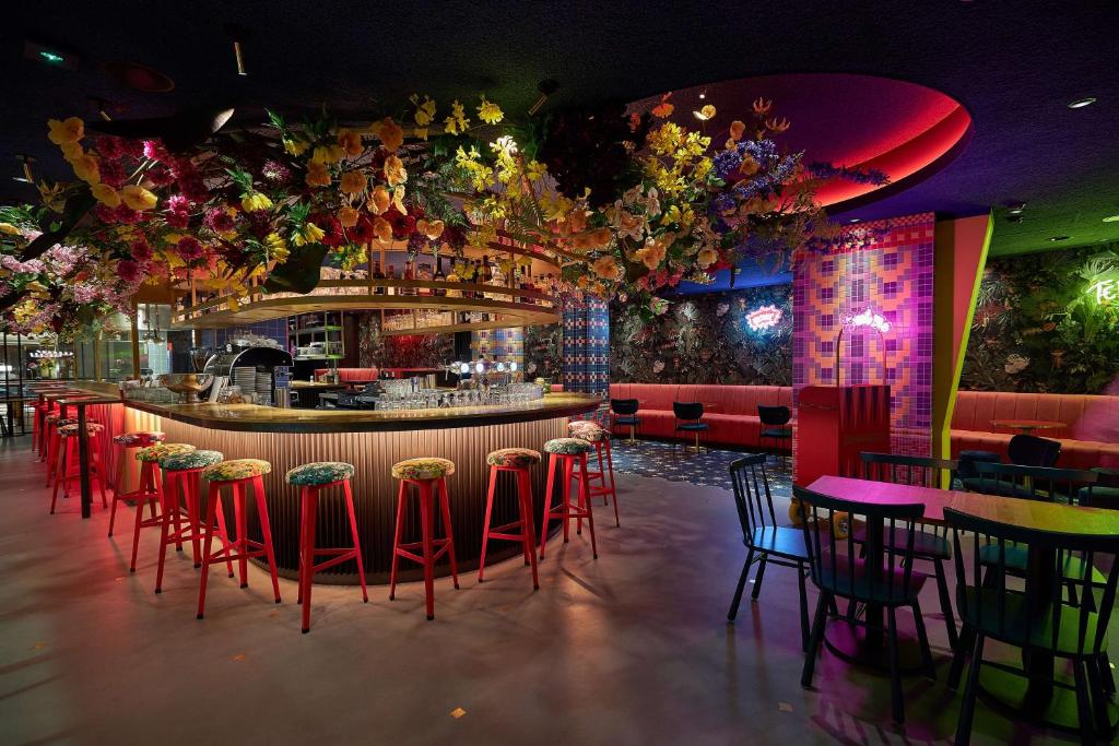 Bar do NH Collection Amsterdam Flower Market, em Amsterdam.