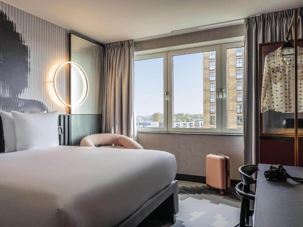 Quarto do TRIBE Amsterdam City, em Amsterdam.