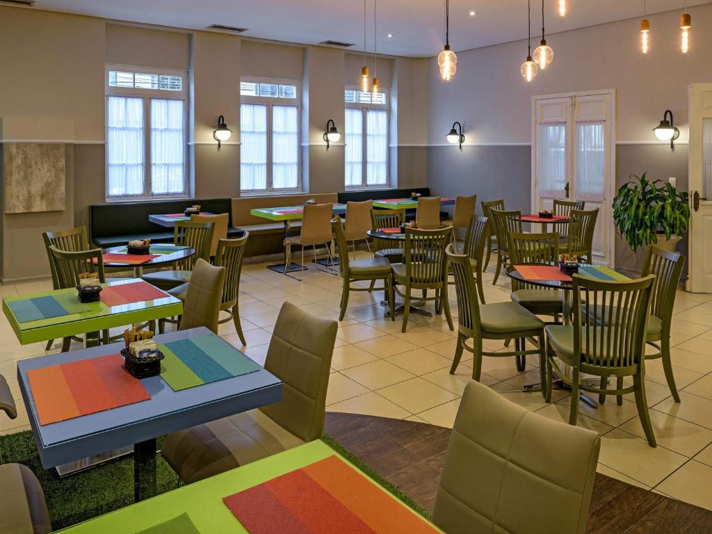 Restaurante do ibis Styles Curitiba Centro Cívico, no Centro Cívico de Curitiba.