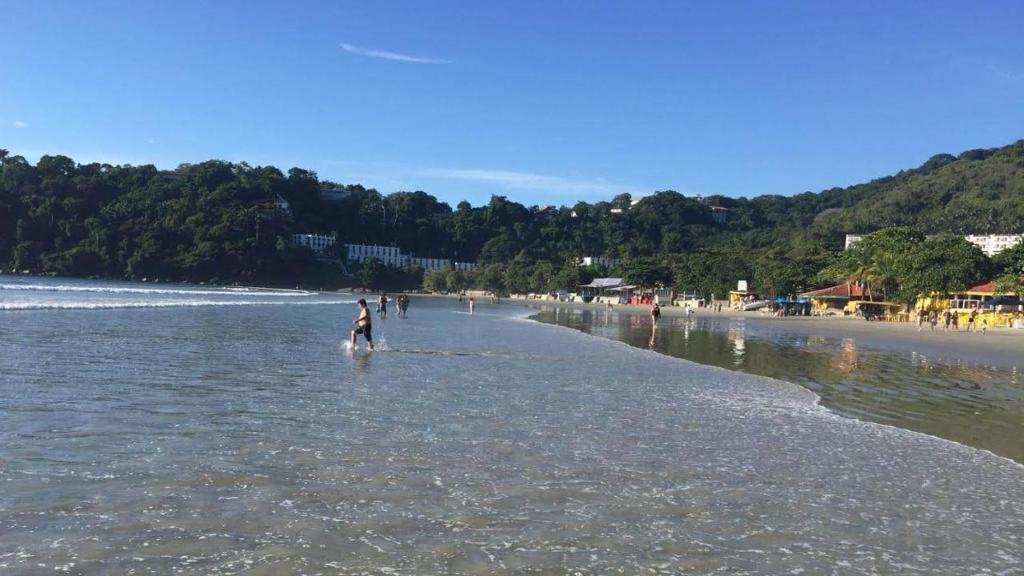 Praia em frente aos Apartamentos Margarida, no Litoral Norte de SP.