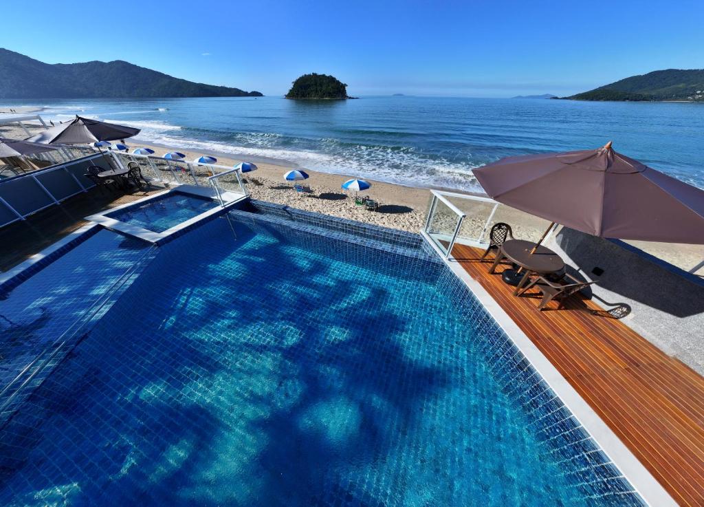 Kaliman Pousada, com piscina de frente para a praia e vista para ilhas